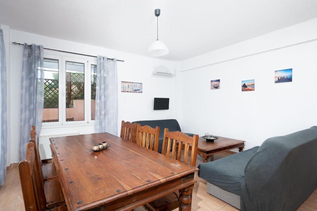 Mtc-D Apartments By The Sea And Airport Porto Rafti Bagian luar foto