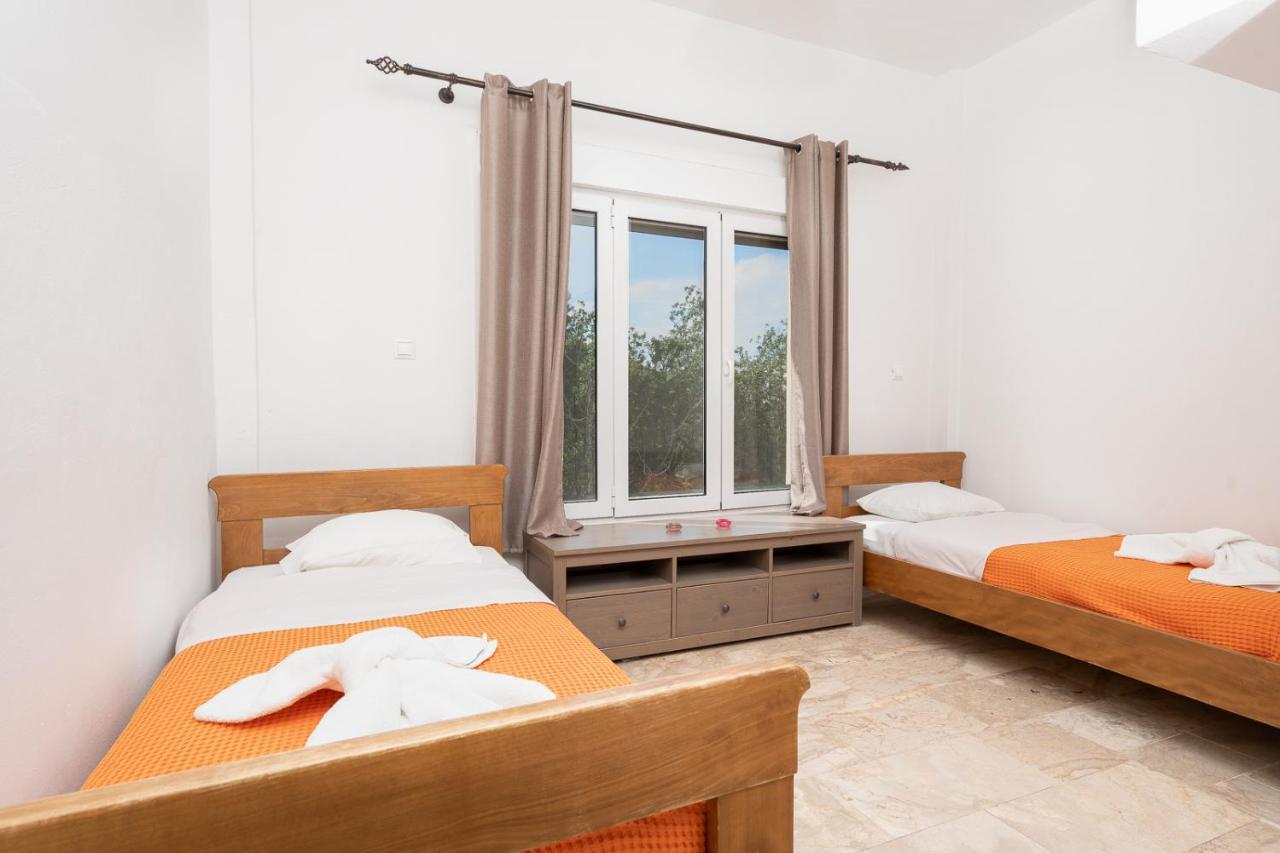 Mtc-D Apartments By The Sea And Airport Porto Rafti Bagian luar foto