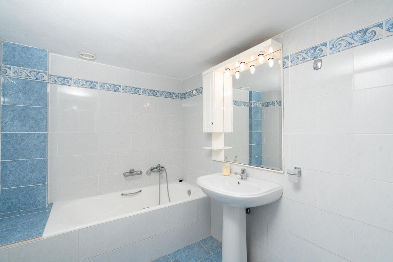 Mtc-D Apartments By The Sea And Airport Porto Rafti Bagian luar foto