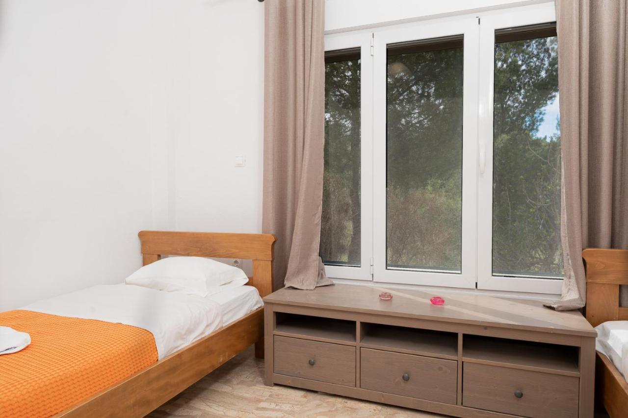 Mtc-D Apartments By The Sea And Airport Porto Rafti Bagian luar foto