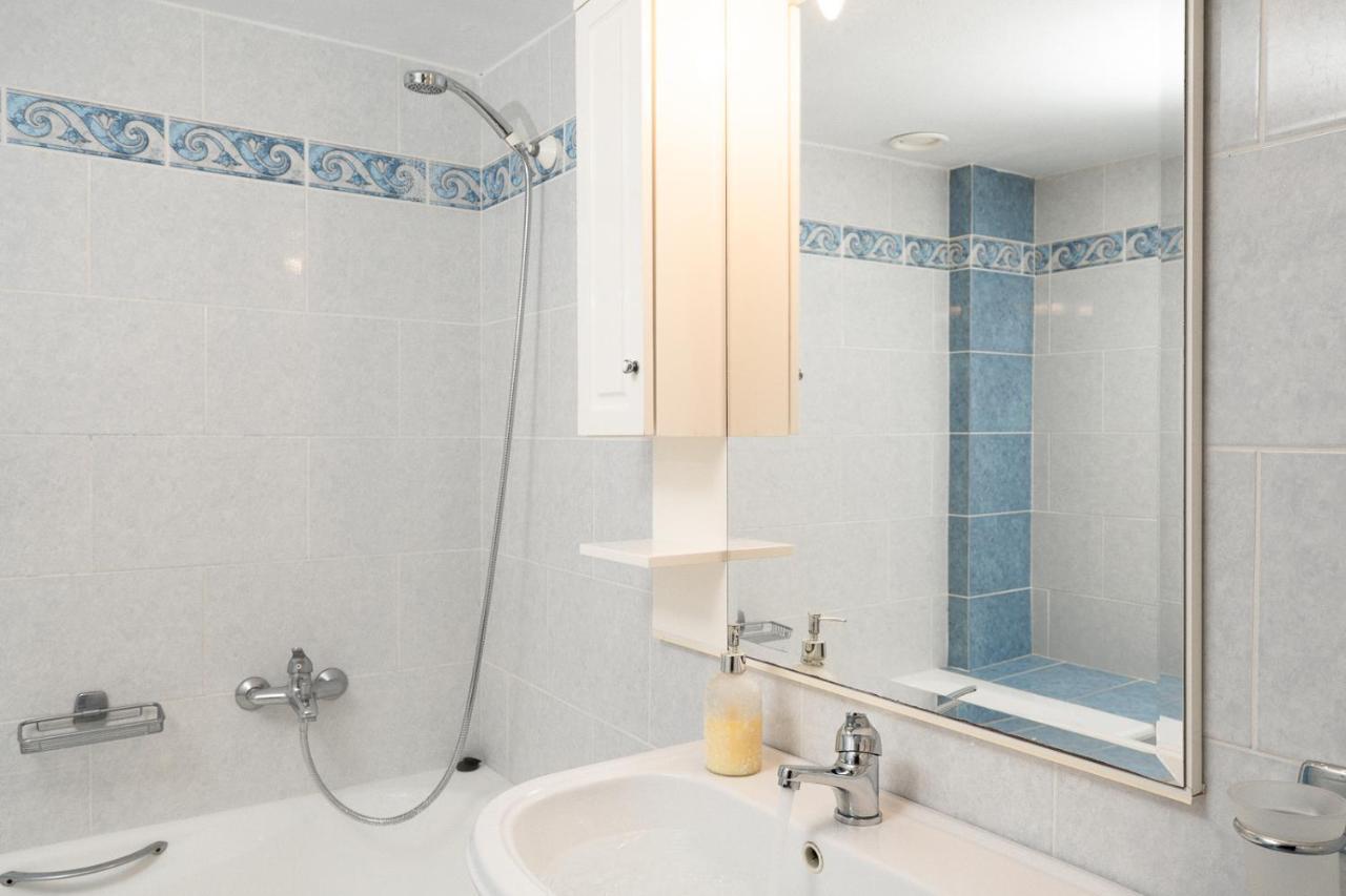 Mtc-D Apartments By The Sea And Airport Porto Rafti Bagian luar foto