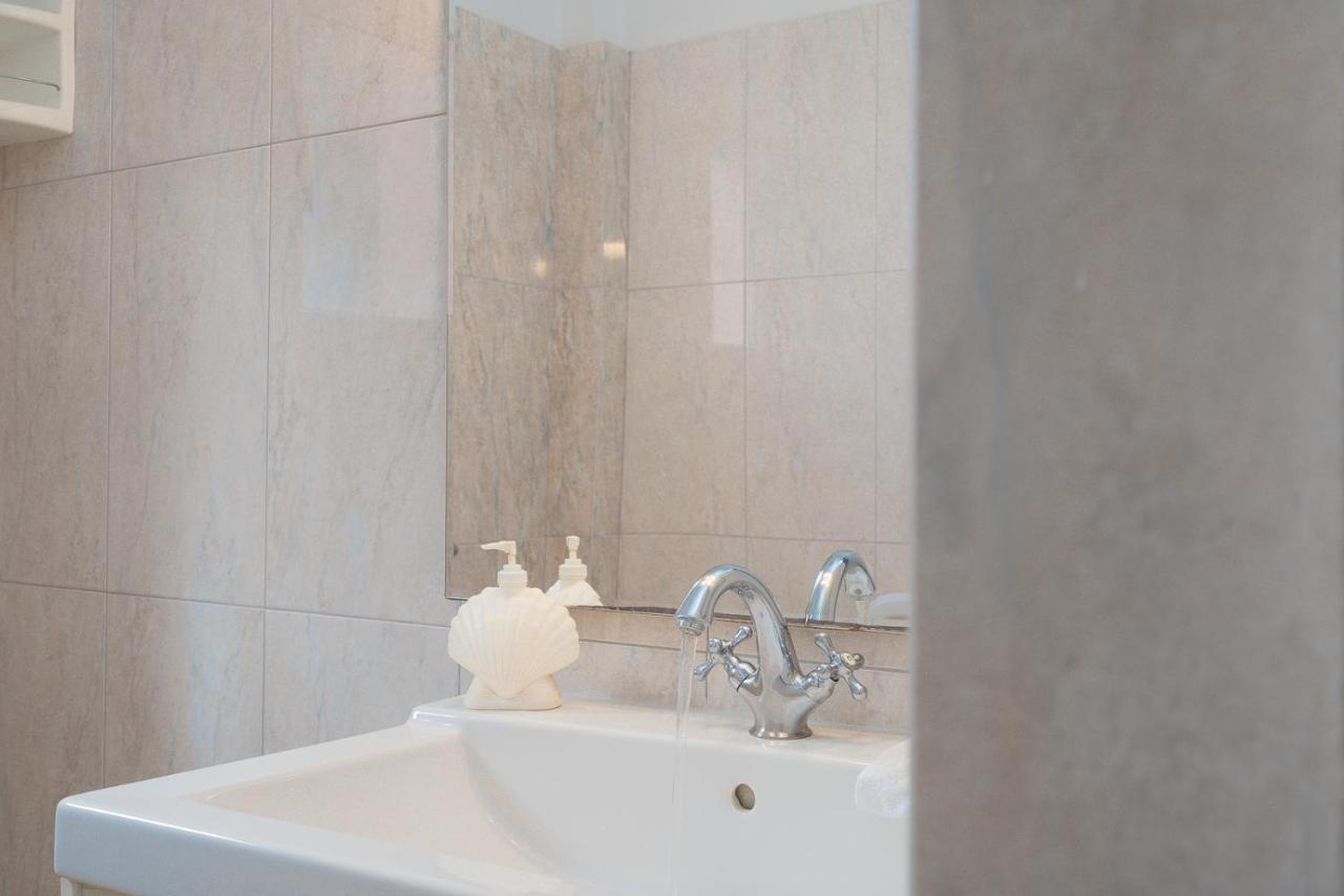 Mtc-D Apartments By The Sea And Airport Porto Rafti Bagian luar foto
